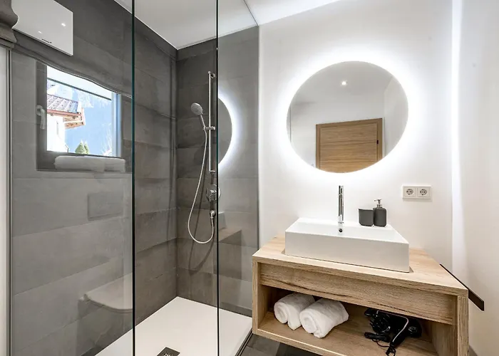 Alpenchalet Tirol شقة *